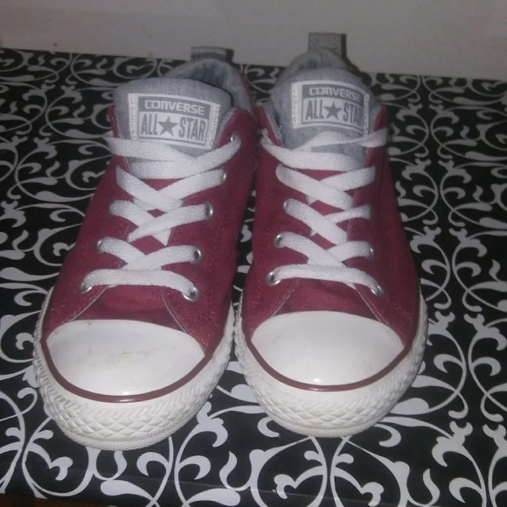 Converse Burgundy Low Top Converse 3Y